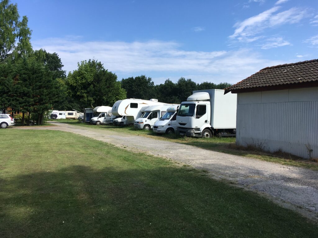 Espace de gardiennage pour camping-car ou caravanes